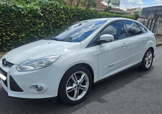 FORD-FOCUS-2015