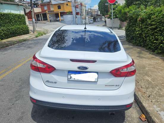 FORD-FOCUS-2.0 SE PLUS 16V FLEX 4P POWERSHIFT FORD-FOCUS-2015