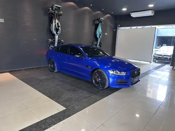 JAGUAR XE 2.0 16V SI4 TURBO GASOLINA R-SPORT 4P AUTOMÁTICO JAGUAR XE 2.0 16V SI4 TURBO GASOLINA R-SPORT 4P AUTOMÁTICO