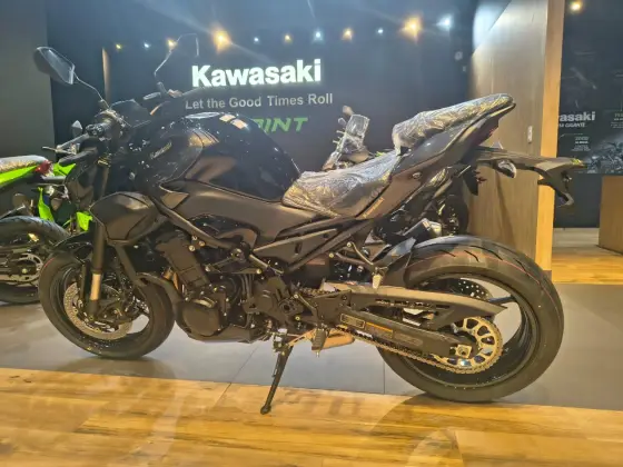 KAWASAKI Z900 KAWASAKI Z900