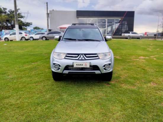 MITSUBISHI-PAJERO-2017
