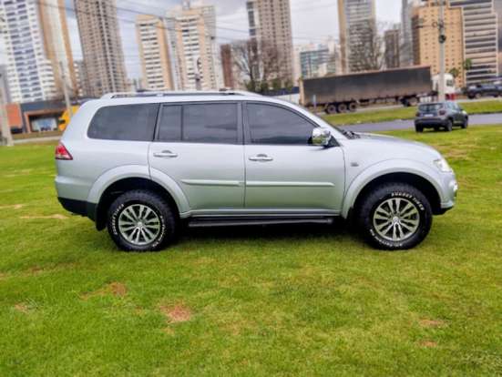 MITSUBISHI-PAJERO-2017