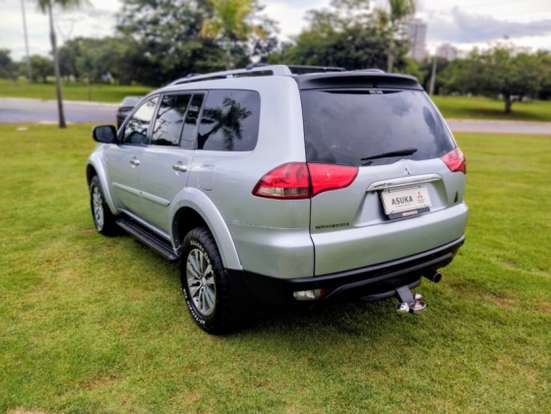 MITSUBISHI-PAJERO-2017