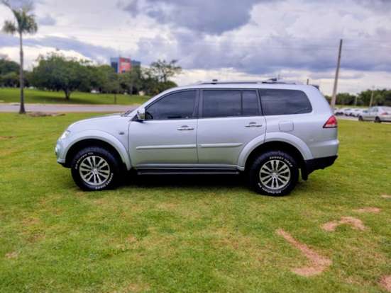 MITSUBISHI-PAJERO-2017