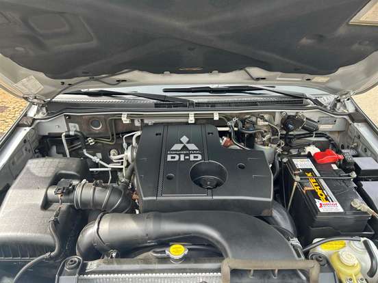 MITSUBISHI-PAJERO-2018