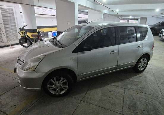 NISSAN-LIVINA-2012