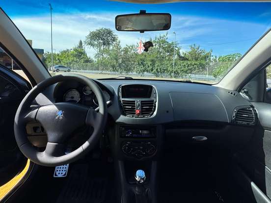 PEUGEOT-207-2011