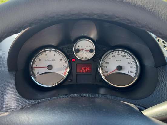 PEUGEOT-207-2011