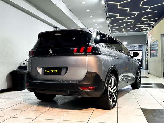 PEUGEOT-5008-2018