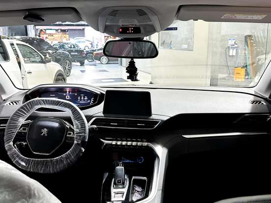 PEUGEOT-5008-2018