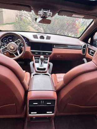 PORSCHE-CAYENNE-2023