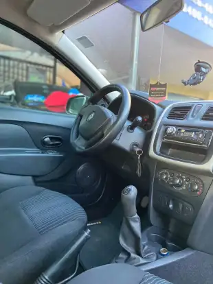 RENAULT-SANDERO-2017