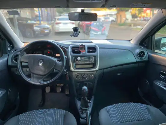 RENAULT-SANDERO-2017