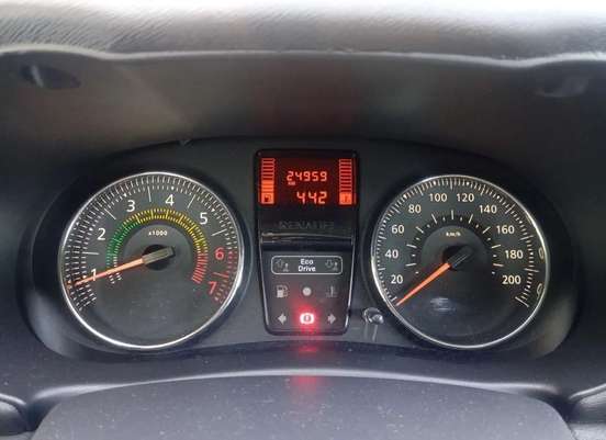 RENAULT-CLIO-2015