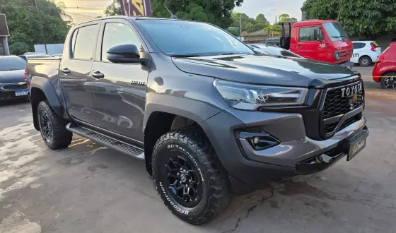 TOYOTA HILUX 2.8 D-4D TURBO DIESEL CD GR-S 4X4 AUTOMÁTICO