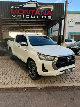TOYOTA HILUX 2.8 D-4D TURBO DIESEL CD SRV 4X4 AUTOMÁTICO