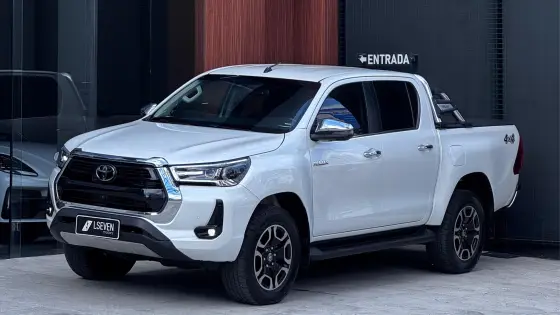 TOYOTA HILUX 2.8 D-4D TURBO DIESEL CD SRX 4X4 AUTOMÁTICO