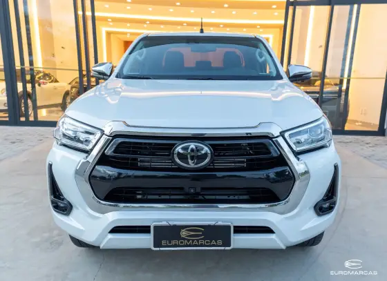 TOYOTA HILUX 2.8 D-4D TURBO DIESEL CD SRX 4X4 AUTOMÁTICO TOYOTA HILUX 2.8 D-4D TURBO DIESEL CD SRX 4X4 AUTOMÁTICO