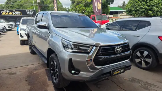 TOYOTA HILUX 2.8 D-4D TURBO DIESEL CD SRX 4X4 AUTOMÁTICO