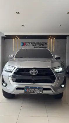 TOYOTA HILUX 2.8 D-4D TURBO DIESEL CD SRX LIMITED 4X4 AUTOMÁTICO TOYOTA HILUX 2.8 D-4D TURBO DIESEL CD SRX LIMITED 4X4 AUTOMÁTICO