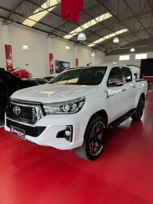 TOYOTA HILUX 2.8 SRX 4X4 CD 16V DIESEL 4P AUTOMÁTICO TOYOTA HILUX 2.8 SRX 4X4 CD 16V DIESEL 4P AUTOMÁTICO
