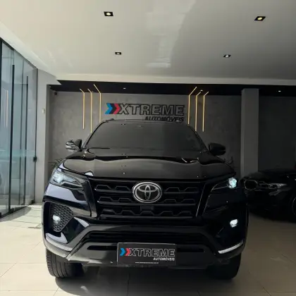 TOYOTA HILUX SW4 2.8 D-4D TURBO DIESEL SRX 7L 4X4 AUTOMÁTICO