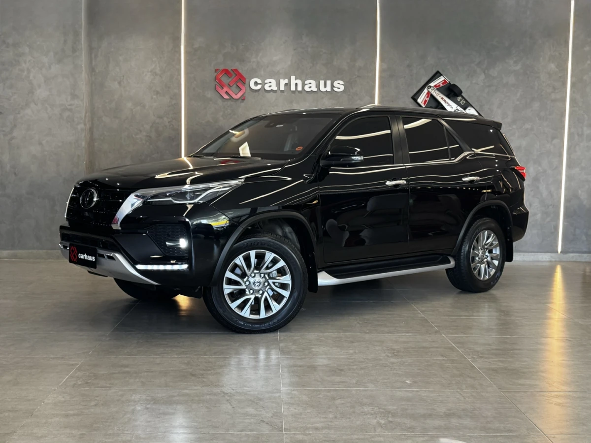 Toyota Hilux SW4 2023/2024 à venda na Carhaus