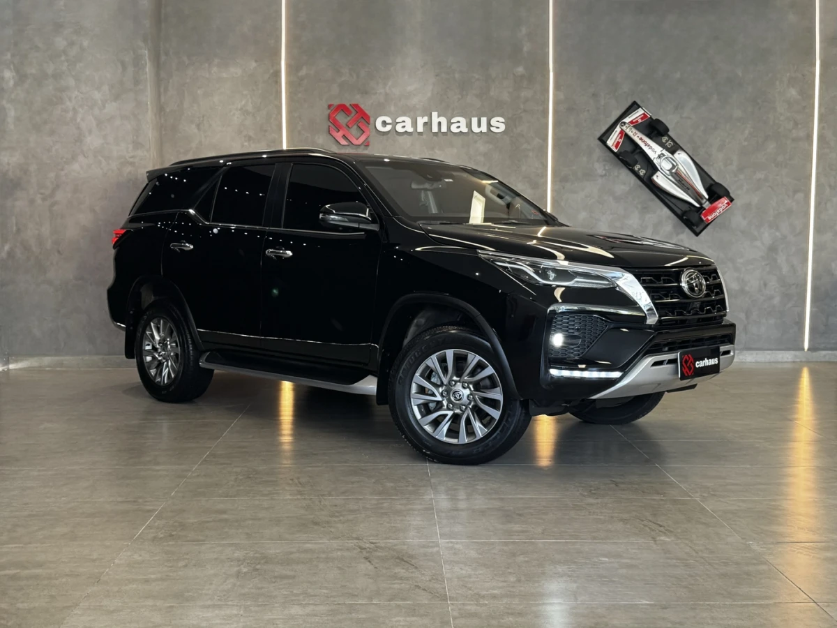 Toyota Hilux SW4 — foto 3