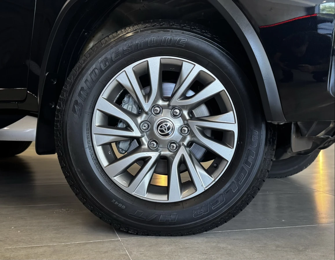 Toyota Hilux SW4 — foto 7