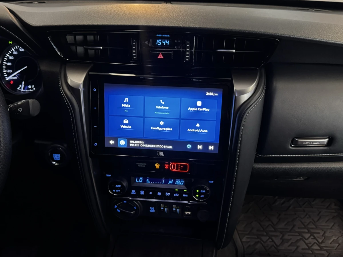 Toyota Hilux SW4 — foto 13