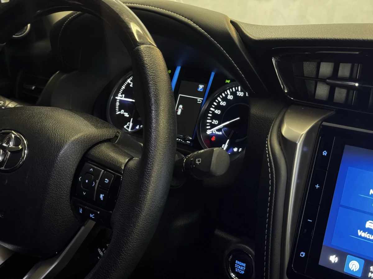 Toyota Hilux SW4 — foto 14