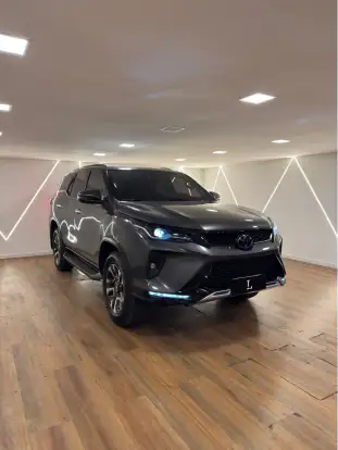 TOYOTA-HILUX SW4-2024