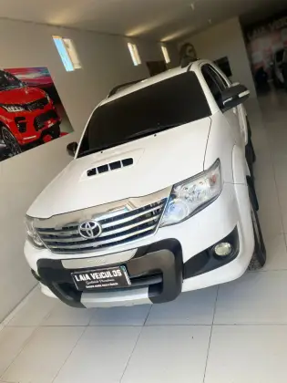 TOYOTA HILUX SW4 3.0 SRV 4X4 16V TURBO INTERCOOLER DIESEL 4P AUTOMÁTICO