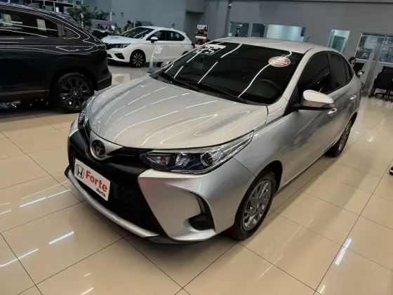 TOYOTA YARIS 1.5 16V FLEX XS MULTIDRIVE TOYOTA YARIS 1.5 16V FLEX XS MULTIDRIVE