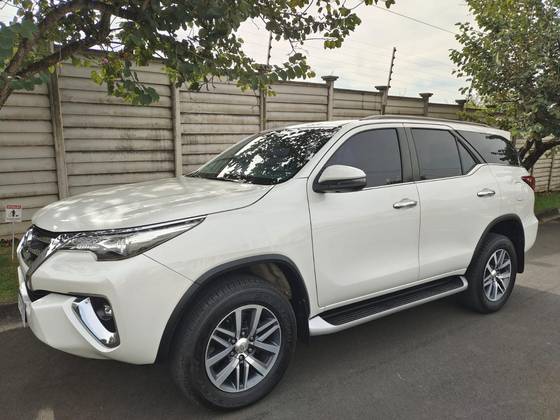 TOYOTA HILUX SW4 2.8 SRX 4X4 7 LUGARES 16V TURBO INTERCOOLER DIESEL 4P AUTOMÁTICO