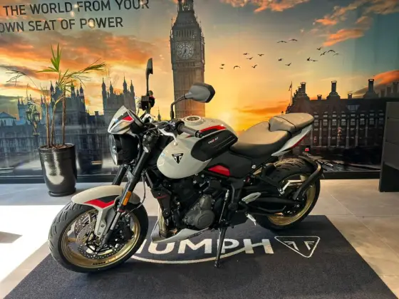 TRIUMPH TRIDENT 800 