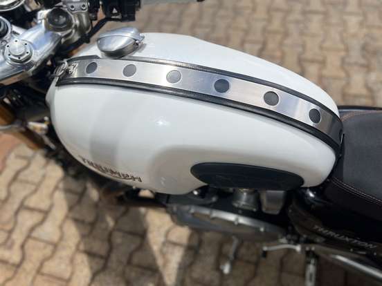 TRIUMPH-THRUXTON R-2018