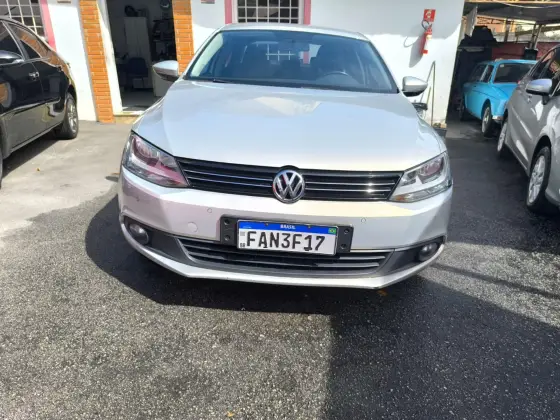 VOLKSWAGEN JETTA 2.0 COMFORTLINE FLEX 4P TIPTRONIC VOLKSWAGEN JETTA 2.0 COMFORTLINE FLEX 4P TIPTRONIC