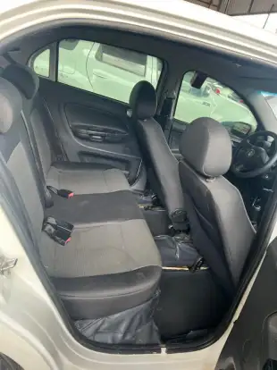 VOLKSWAGEN-VOYAGE-2013