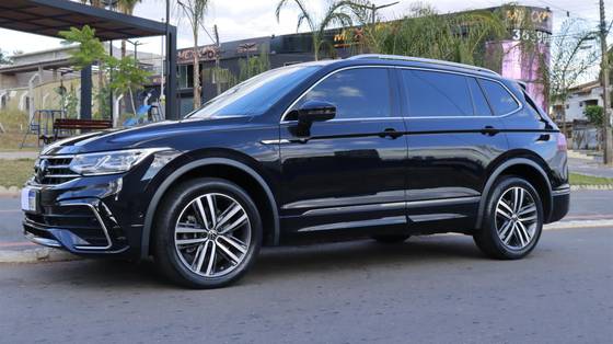 VOLKSWAGEN TIGUAN 2.0 300 TSI GASOLINA ALLSPACE R-LINE AUTOMÁTICO