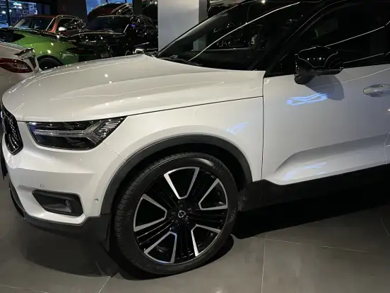 VOLVO-XC40-2.0 T5 GASOLINA R-DESIGN AWD GEARTRONIC VOLVO-XC40-2019
