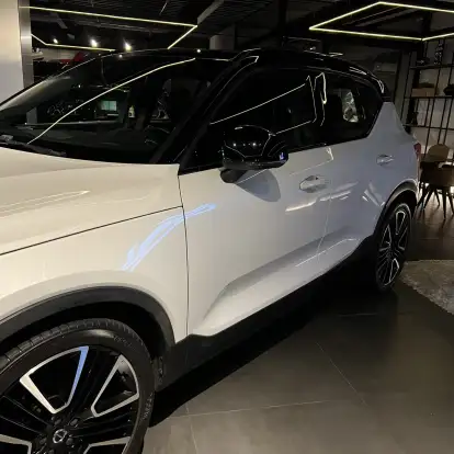 VOLVO-XC40-2019