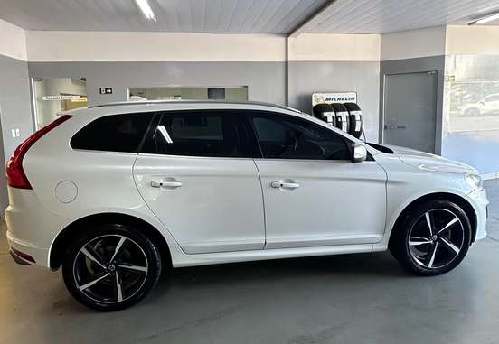 VOLVO-XC60-2015