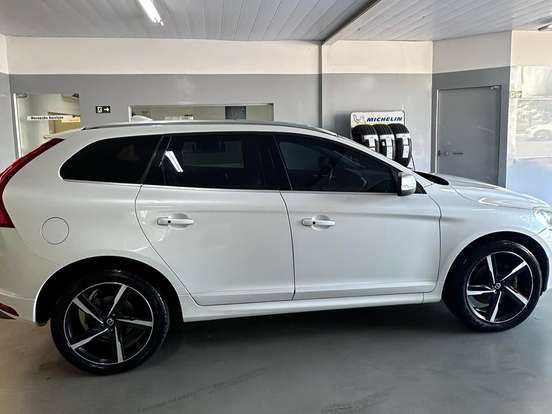 VOLVO-XC60-2.0 T6 R DESIGN TURBO GASOLINA 4P AUTOMÁTICO VOLVO-XC60-2015