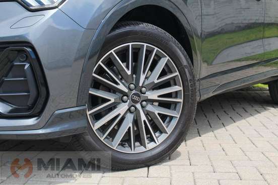 AUDI-Q3-2022
