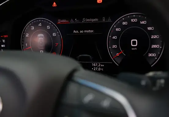AUDI-Q8-2019