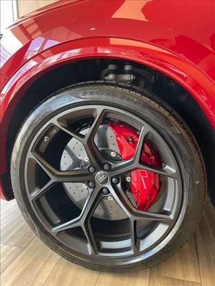 AUDI-RS Q8-2025