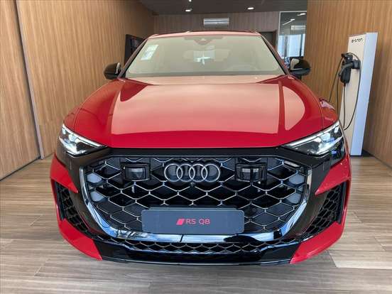 AUDI-RS Q8-2025