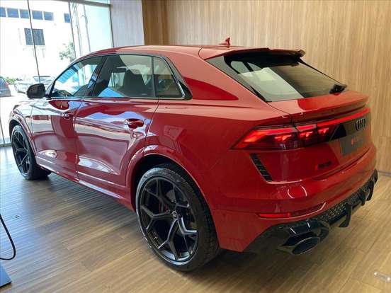 AUDI-RS Q8-2025