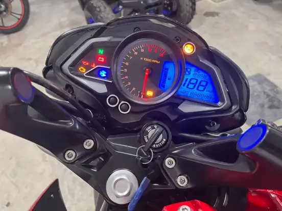 BAJAJ-DOMINAR 200-2025